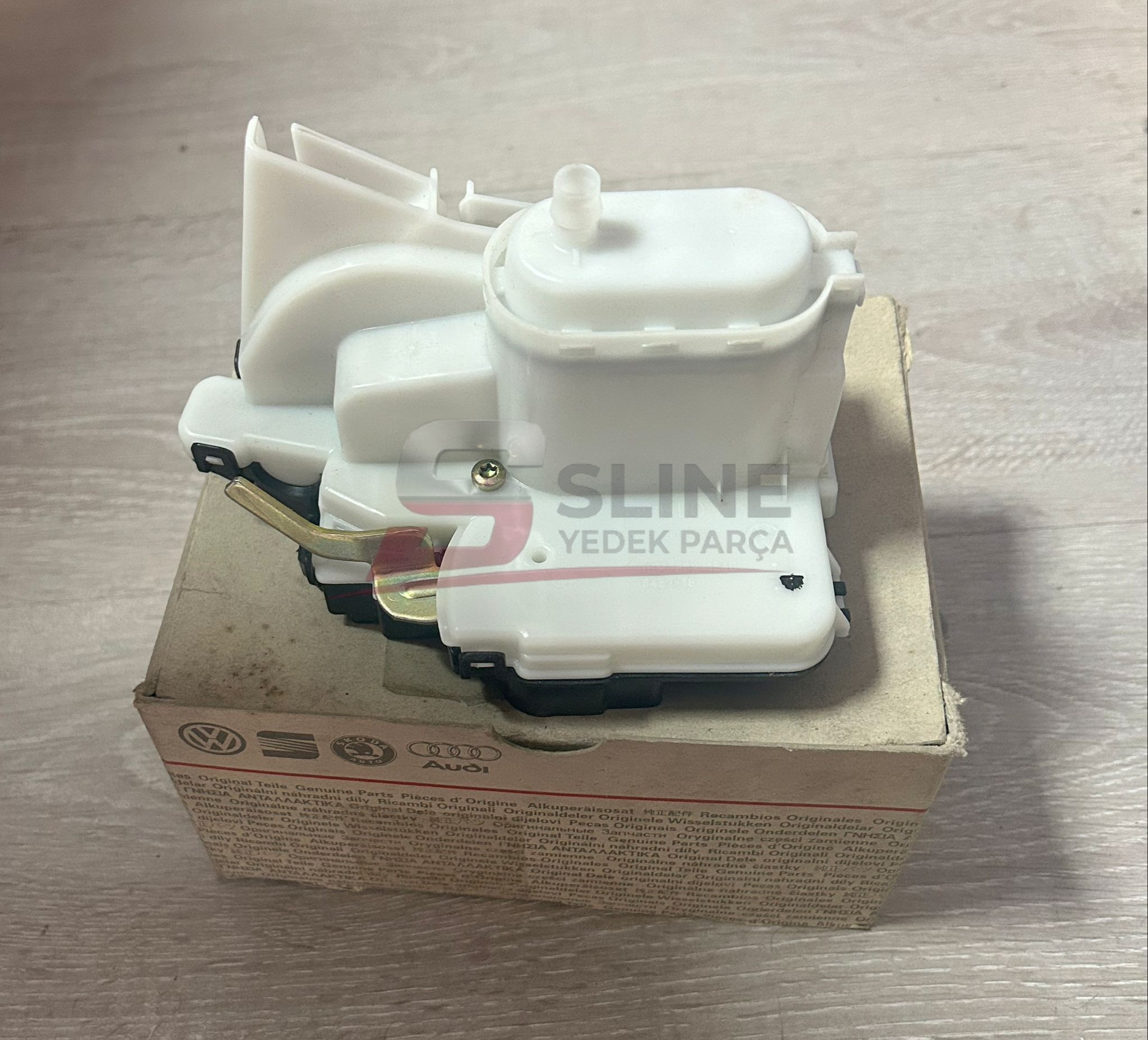 Polo 1995-1999 Sol Arka Kapı Kilidi - 1HM839015C - 1HM839015C